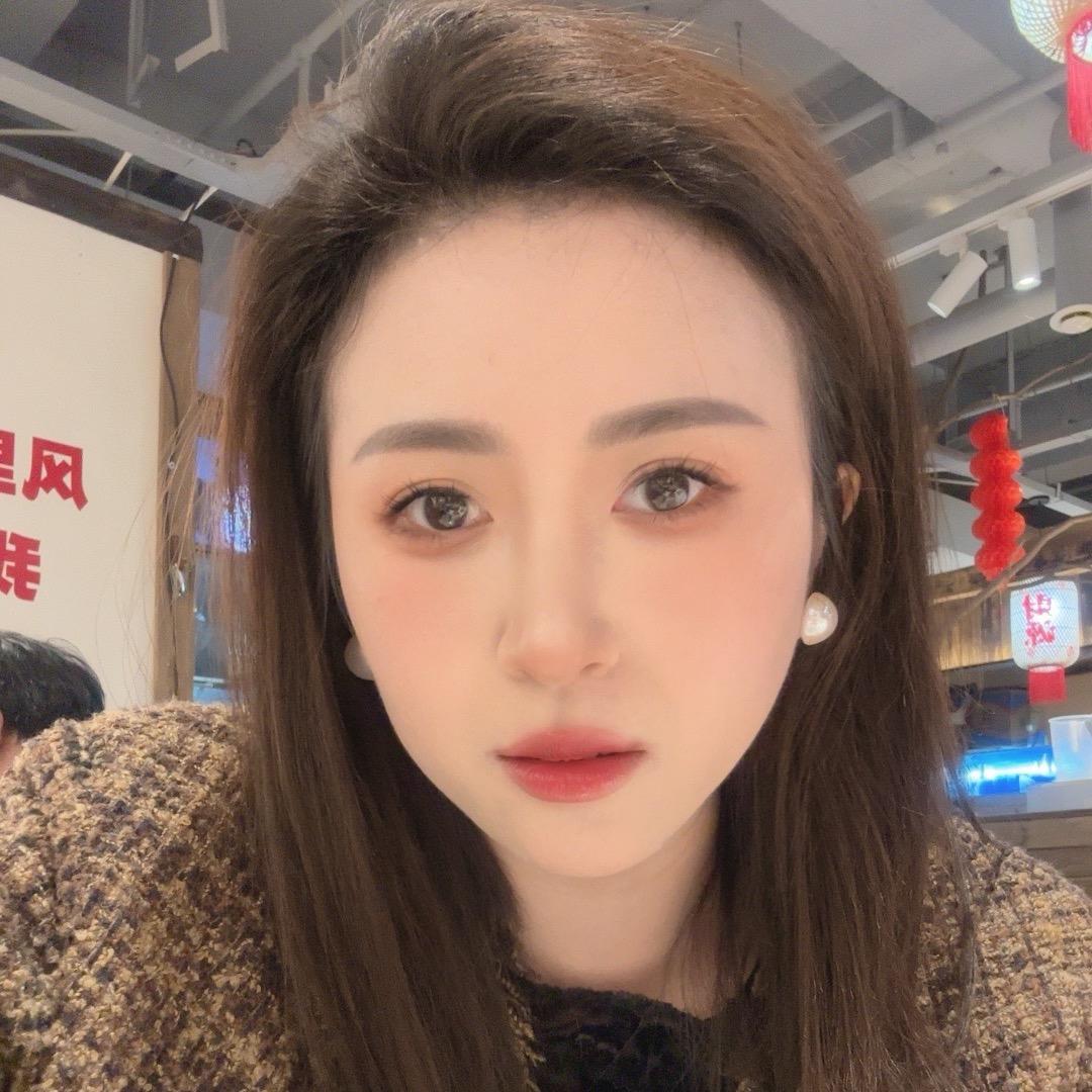 中年少女、龚如玉