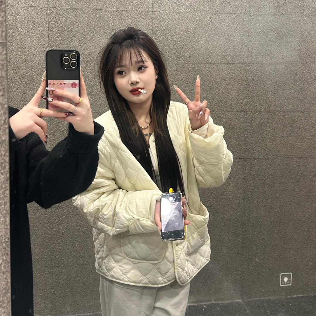 小菲.