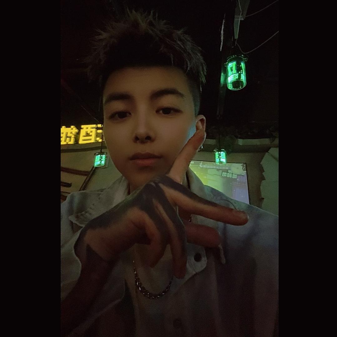 ㅤㅤㅤㅤㅤㅤ|┩·