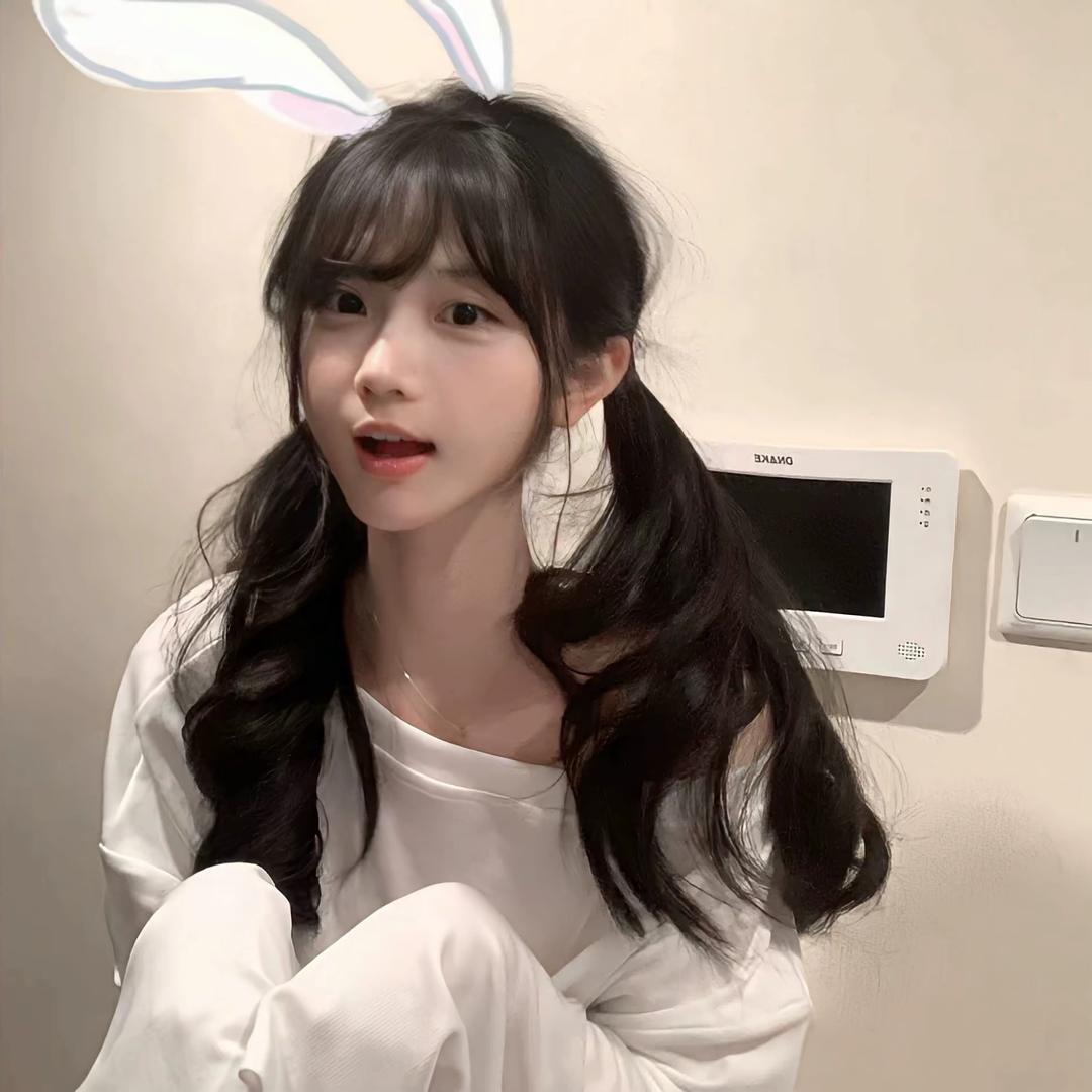HUANG