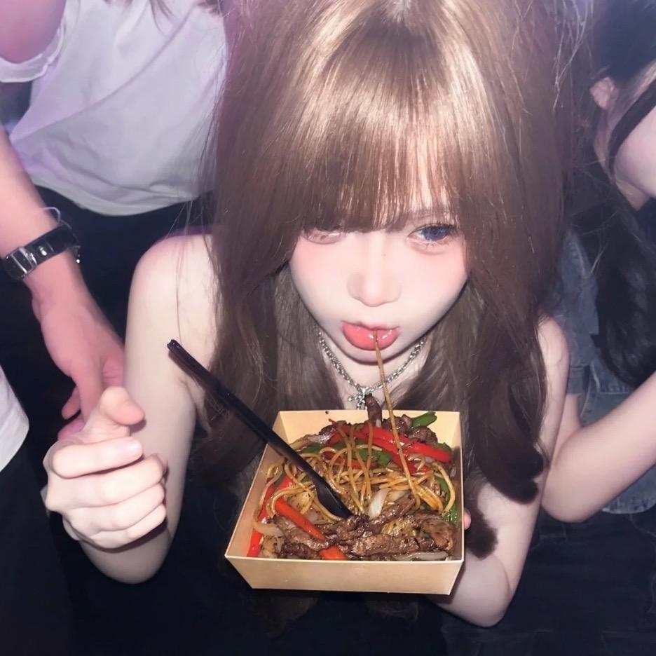 妈咪说念完我的名字会变蠢蛋