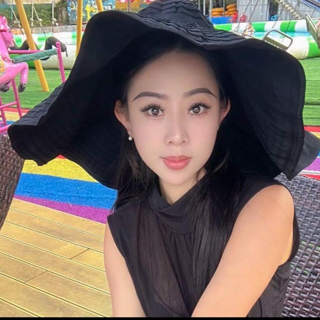 主持人美那