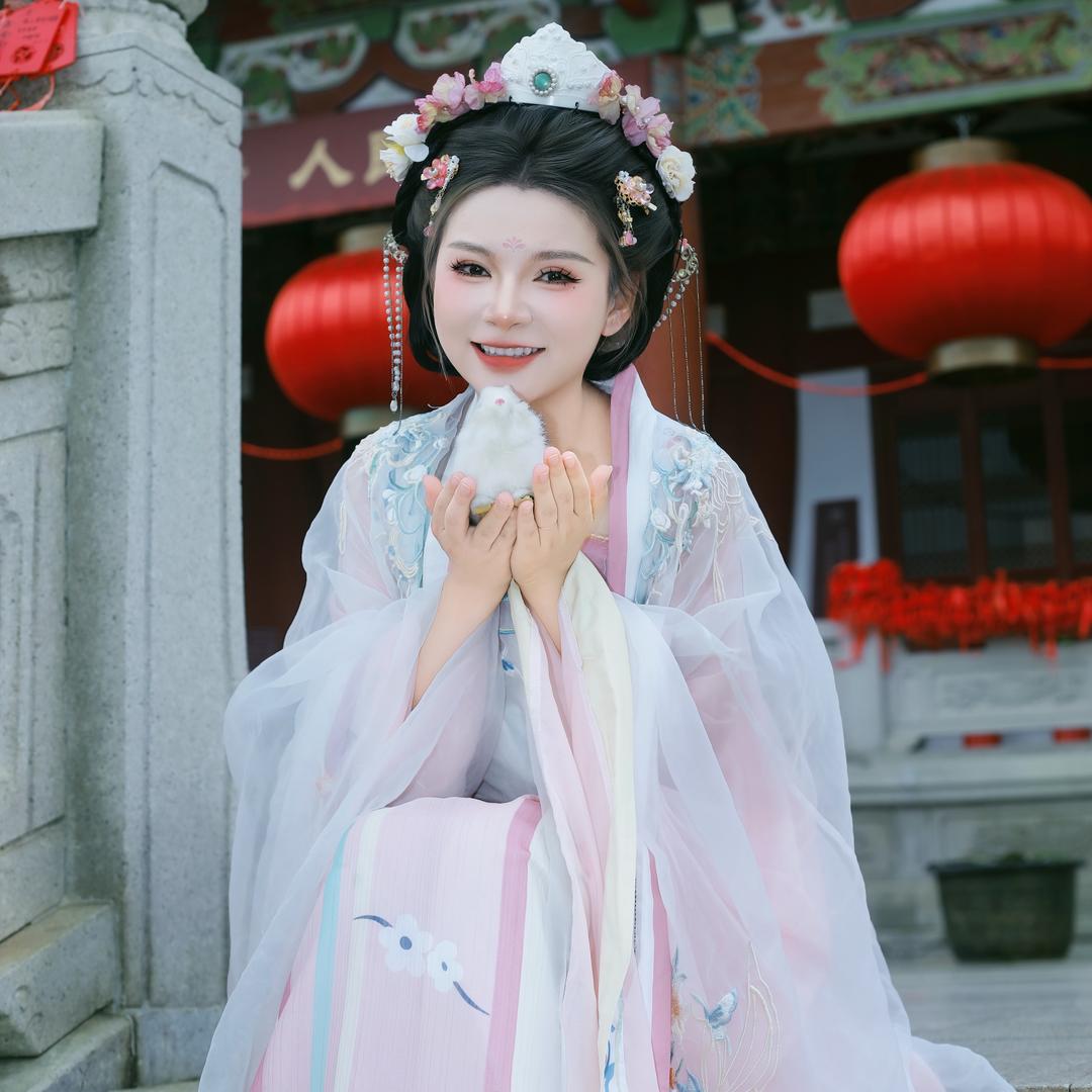 美女也会ᵉᵐᵒ