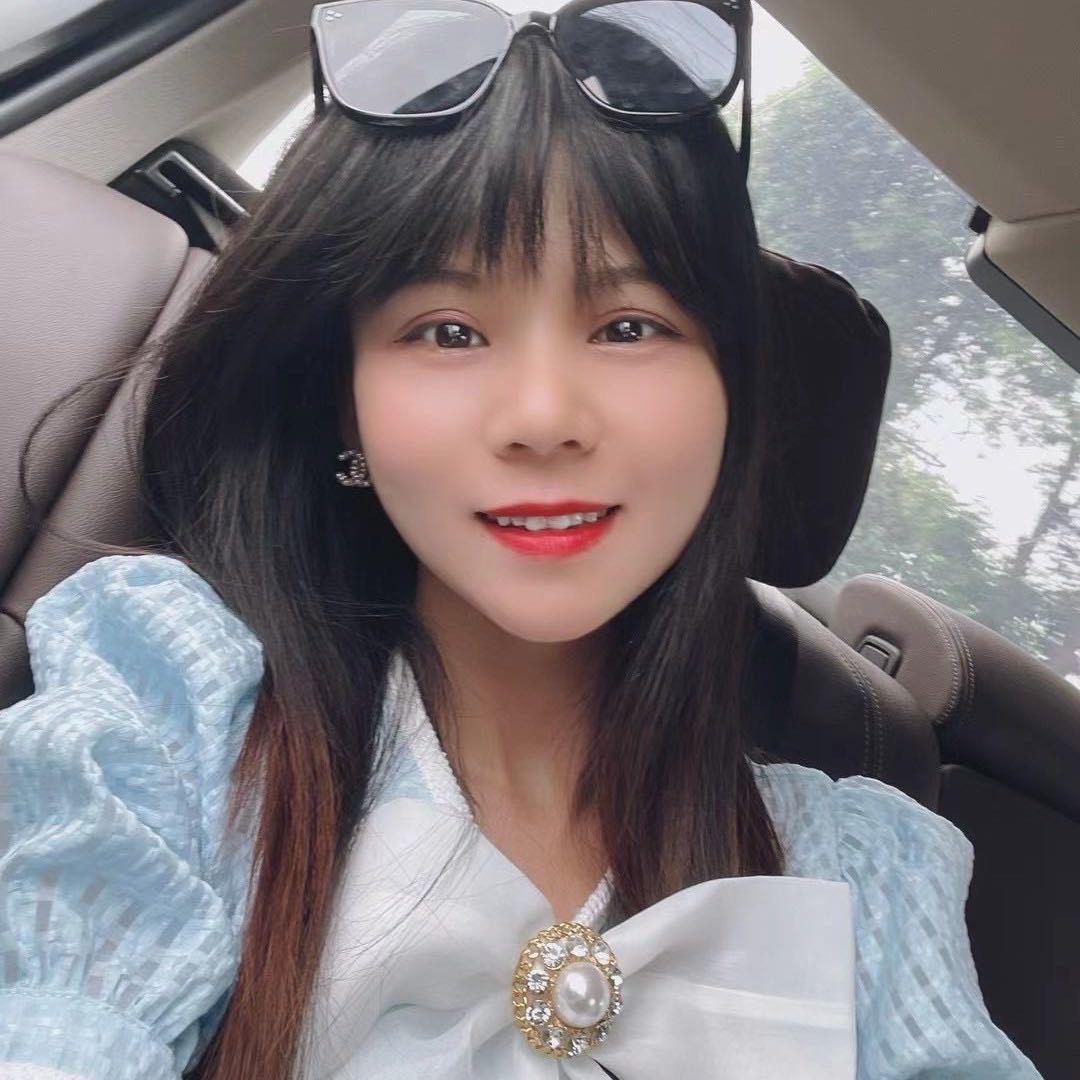 养蛇的小姐姐