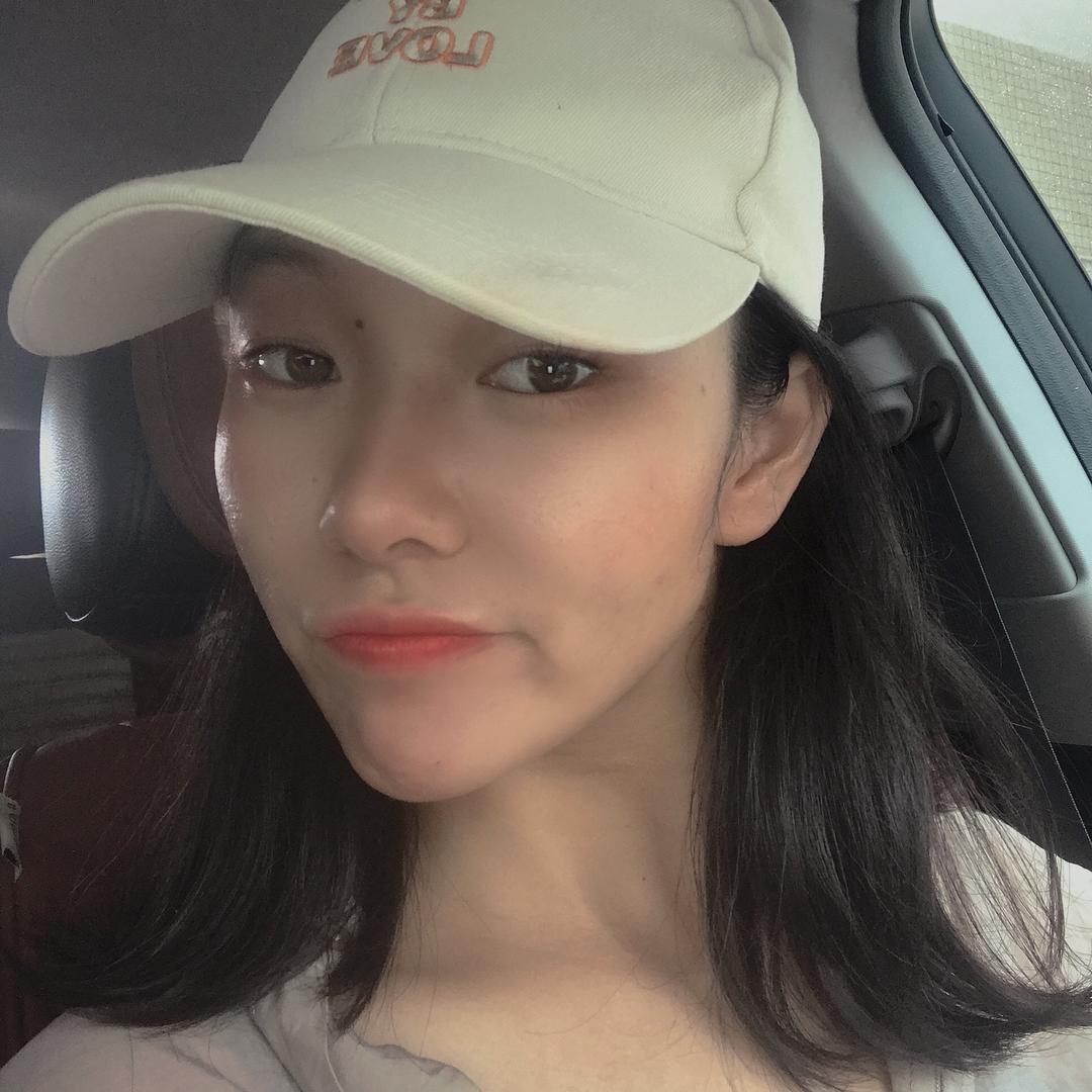 笑只是一种表情它与快乐无关