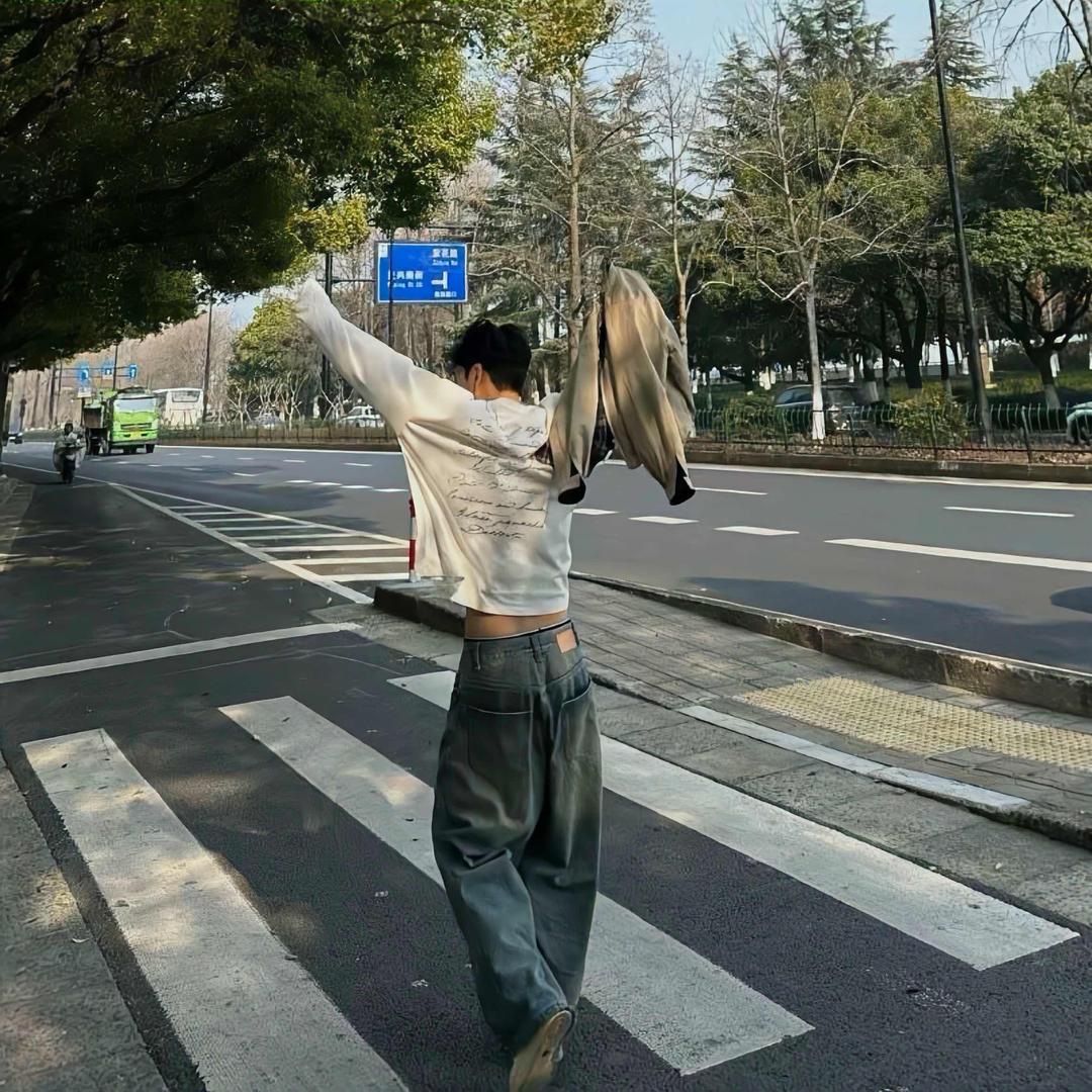 杨F.