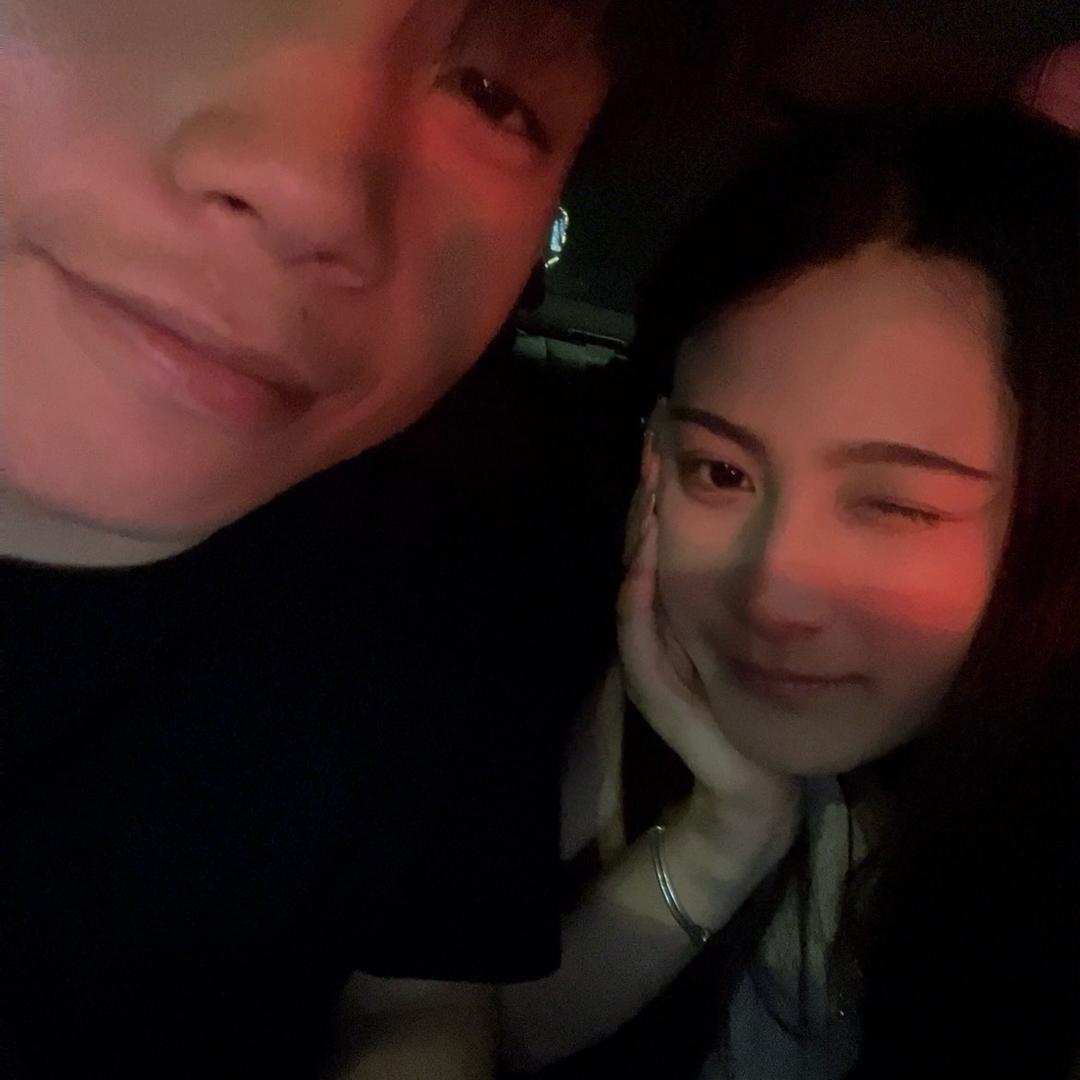 小H.