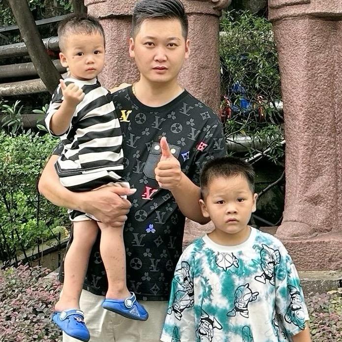 吴老大和梅梅🏠有俩儿