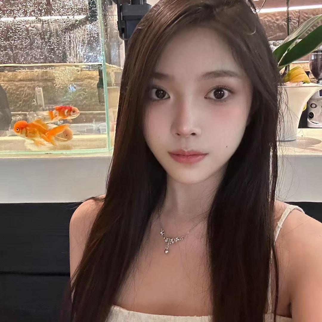 娜娜爱看球