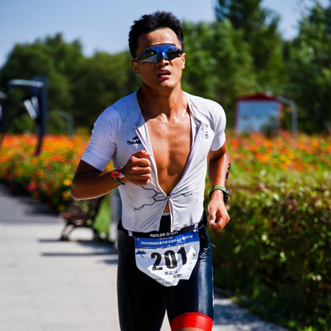 五彩斑斓的黑·