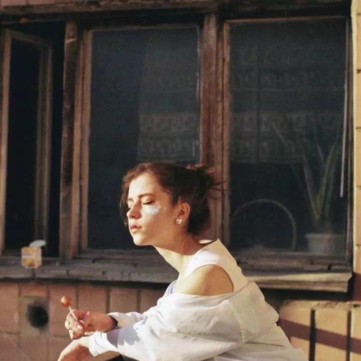 小助理彩凤-安妮