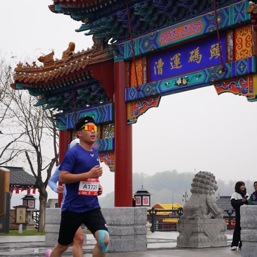 奔跑的小李