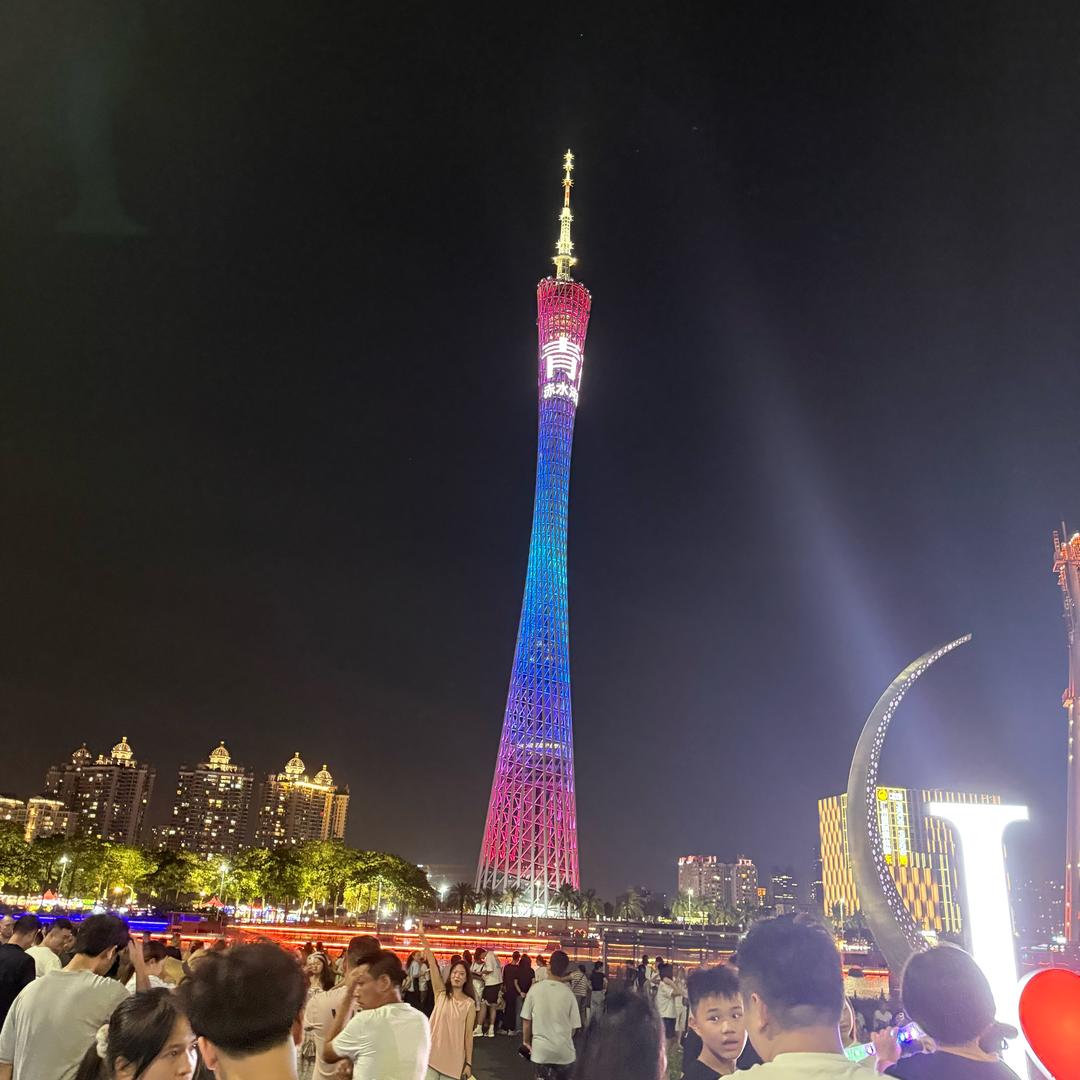 巴铁小飞🌟星光衬小飞