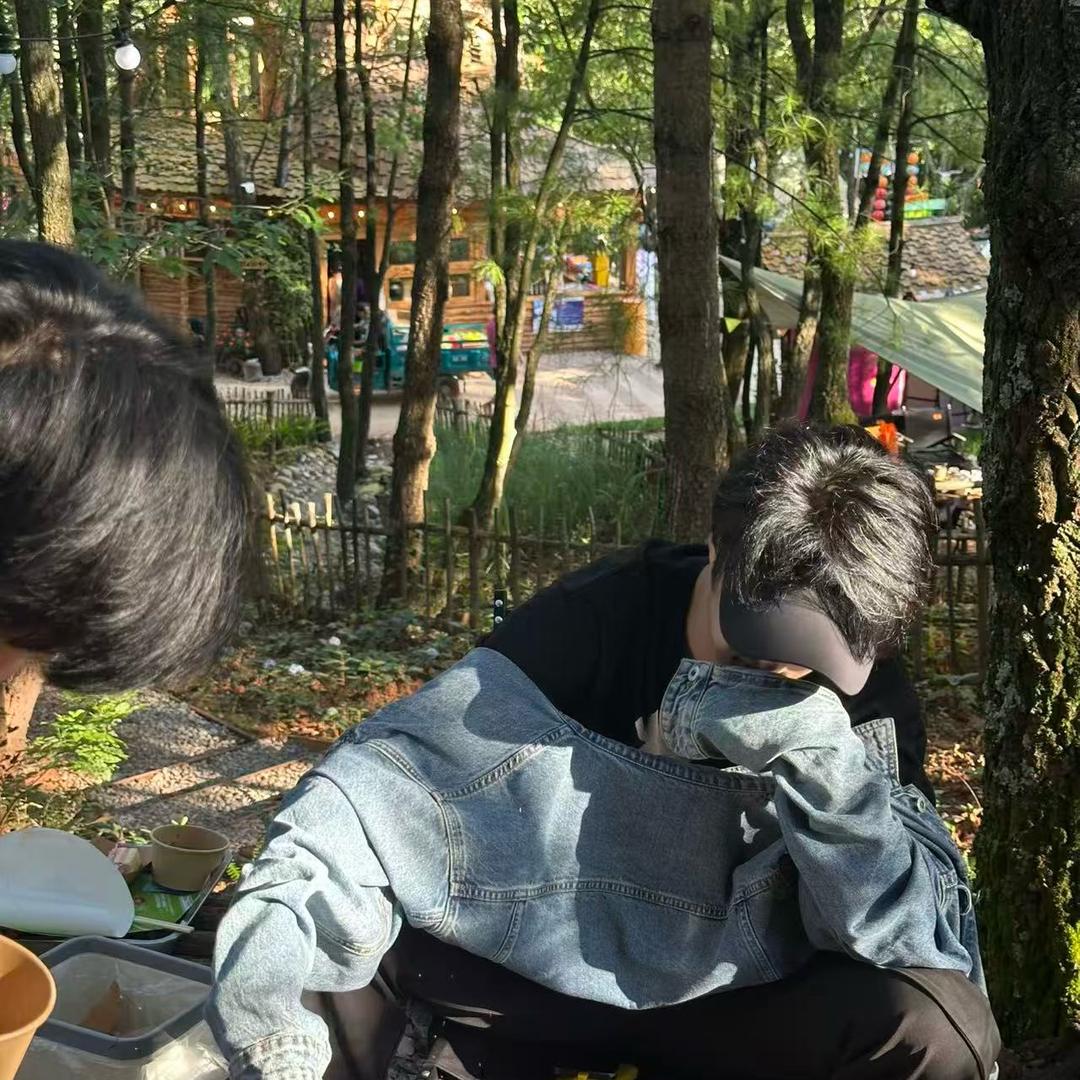 小七..
