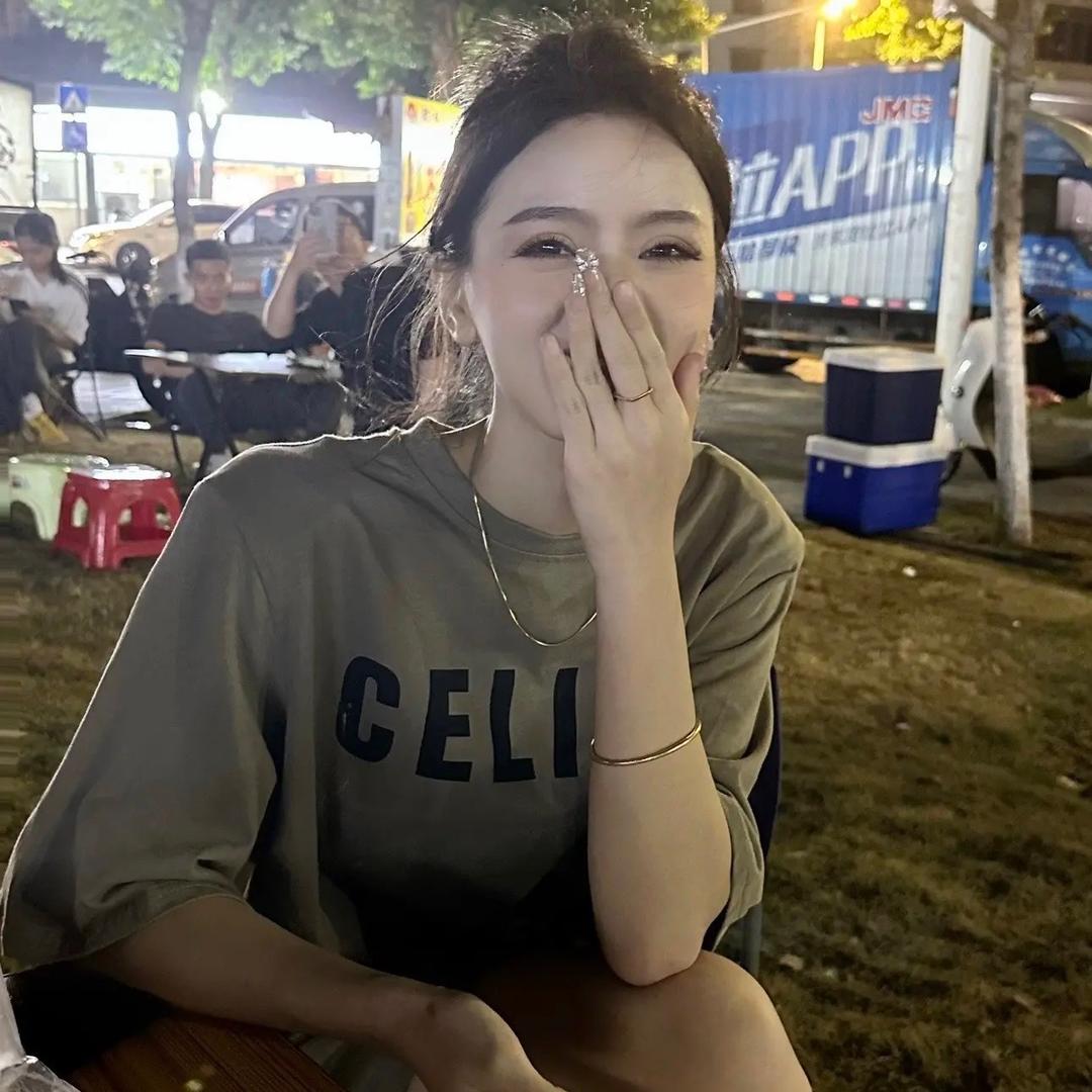 小 小 潇