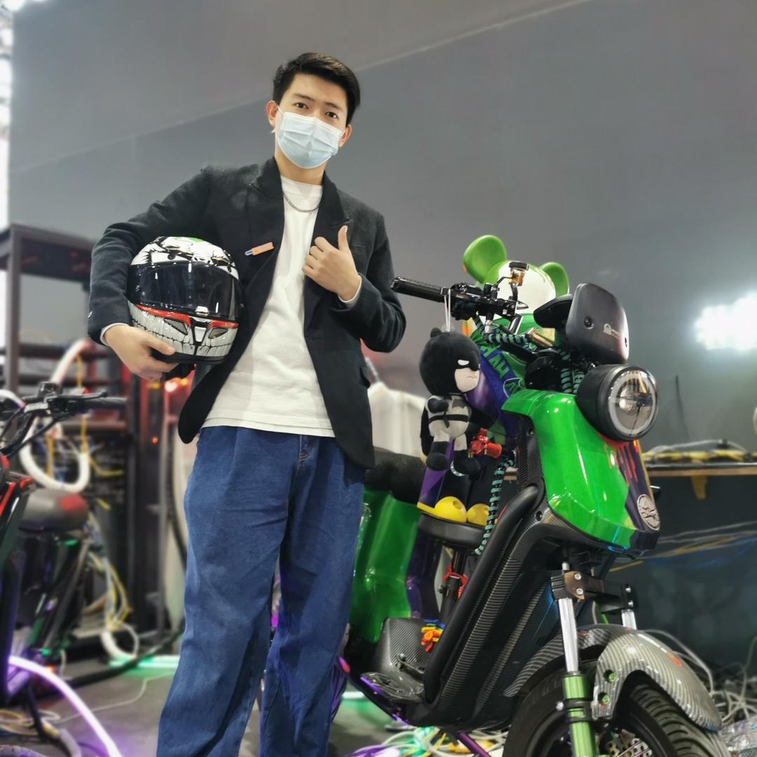 阿晋骑车