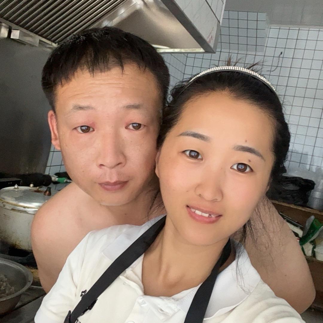 防山镇小俩口烧烤炒菜
