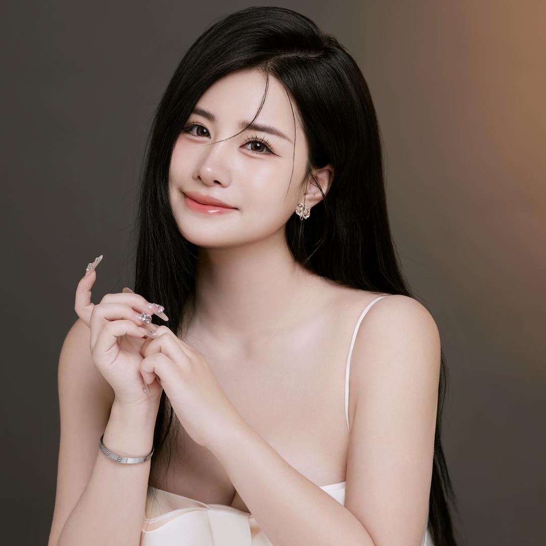 李七七-