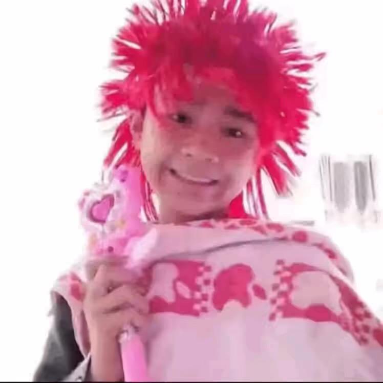彳亍。