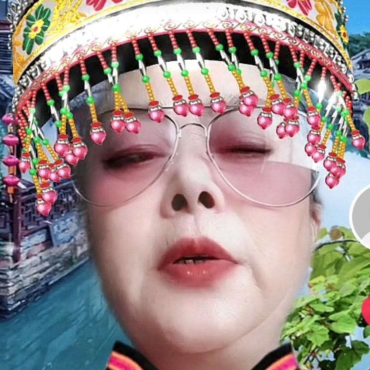 开心的杨婆婆