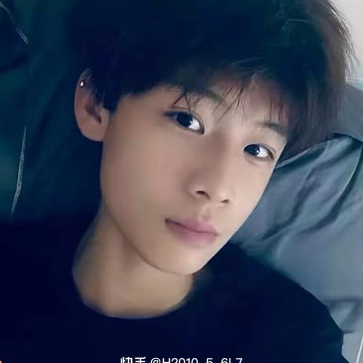 小Y。