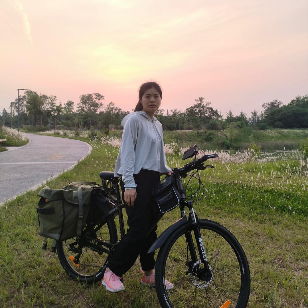 姜瓶瓶在旅行。