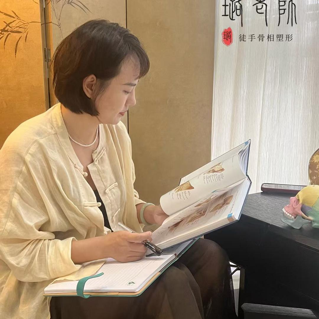 璐璐·骨韵匠心三亚徒手面雕