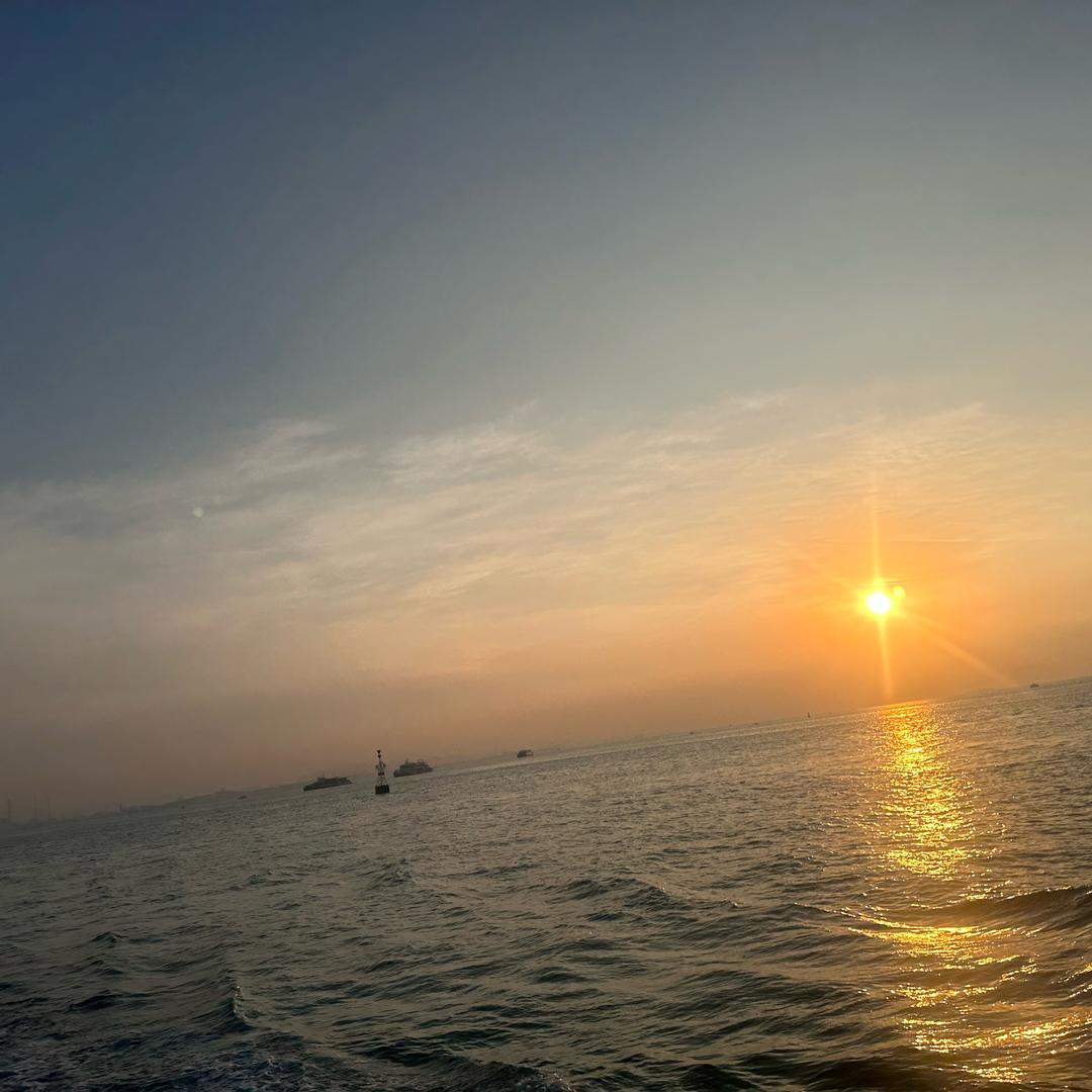 眼里有光，心中有爱