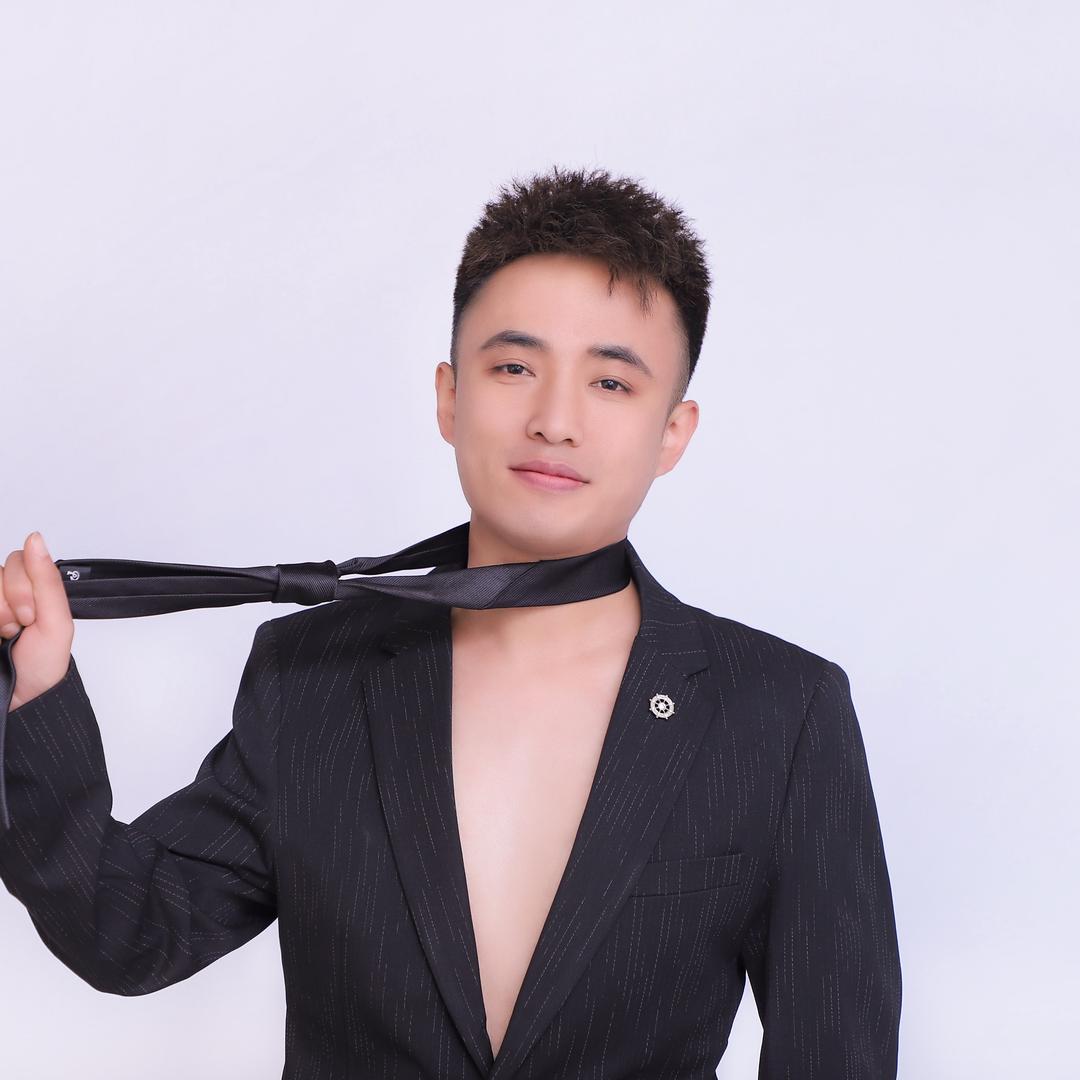 托克逊接发猛男哥