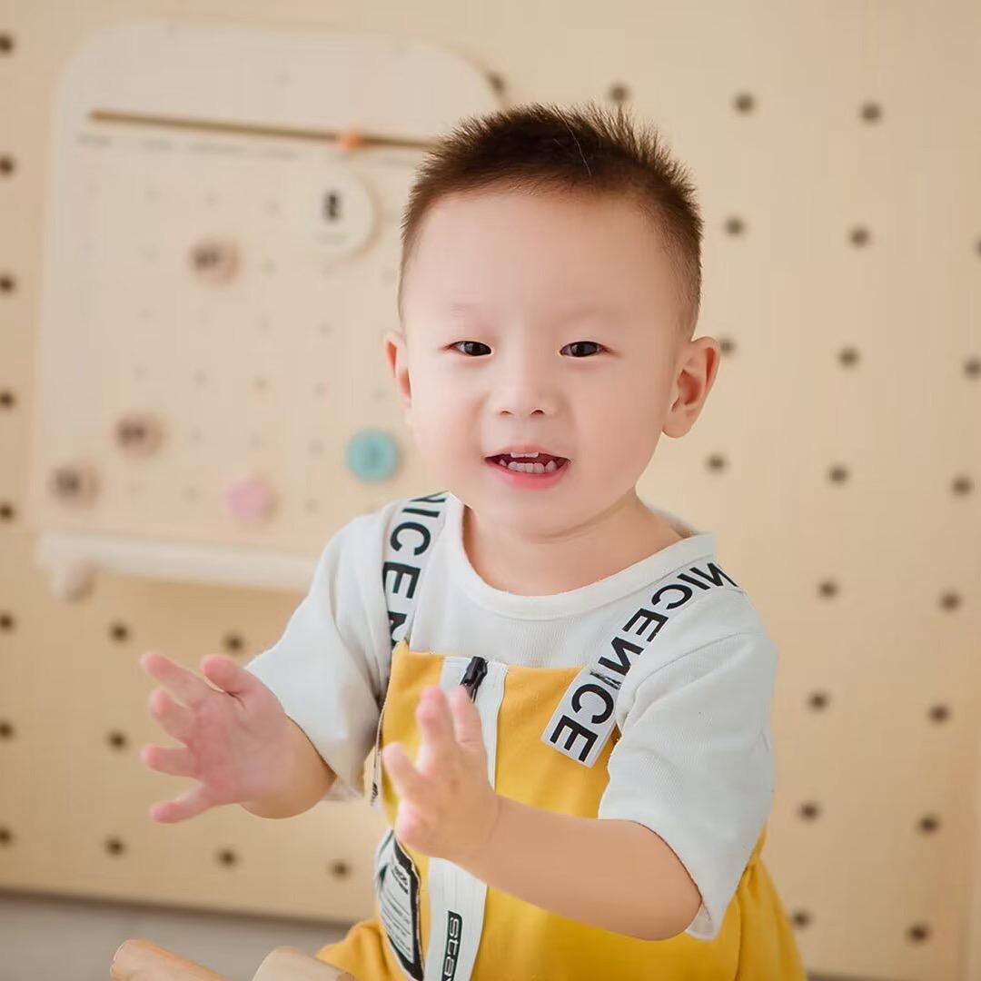 两个小盆友👦