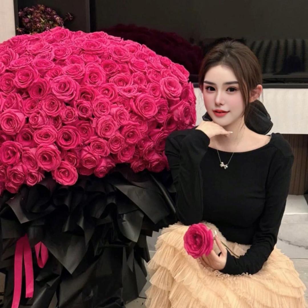 宝贝电眼美少女