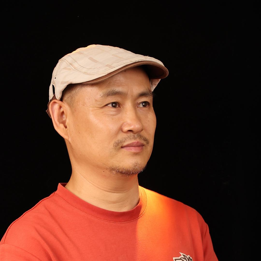 罗清华雕塑