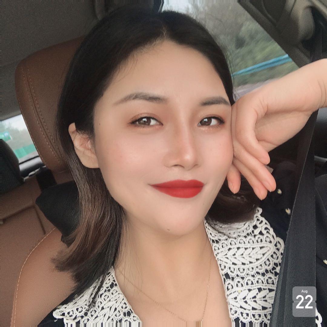 Lily  Ins