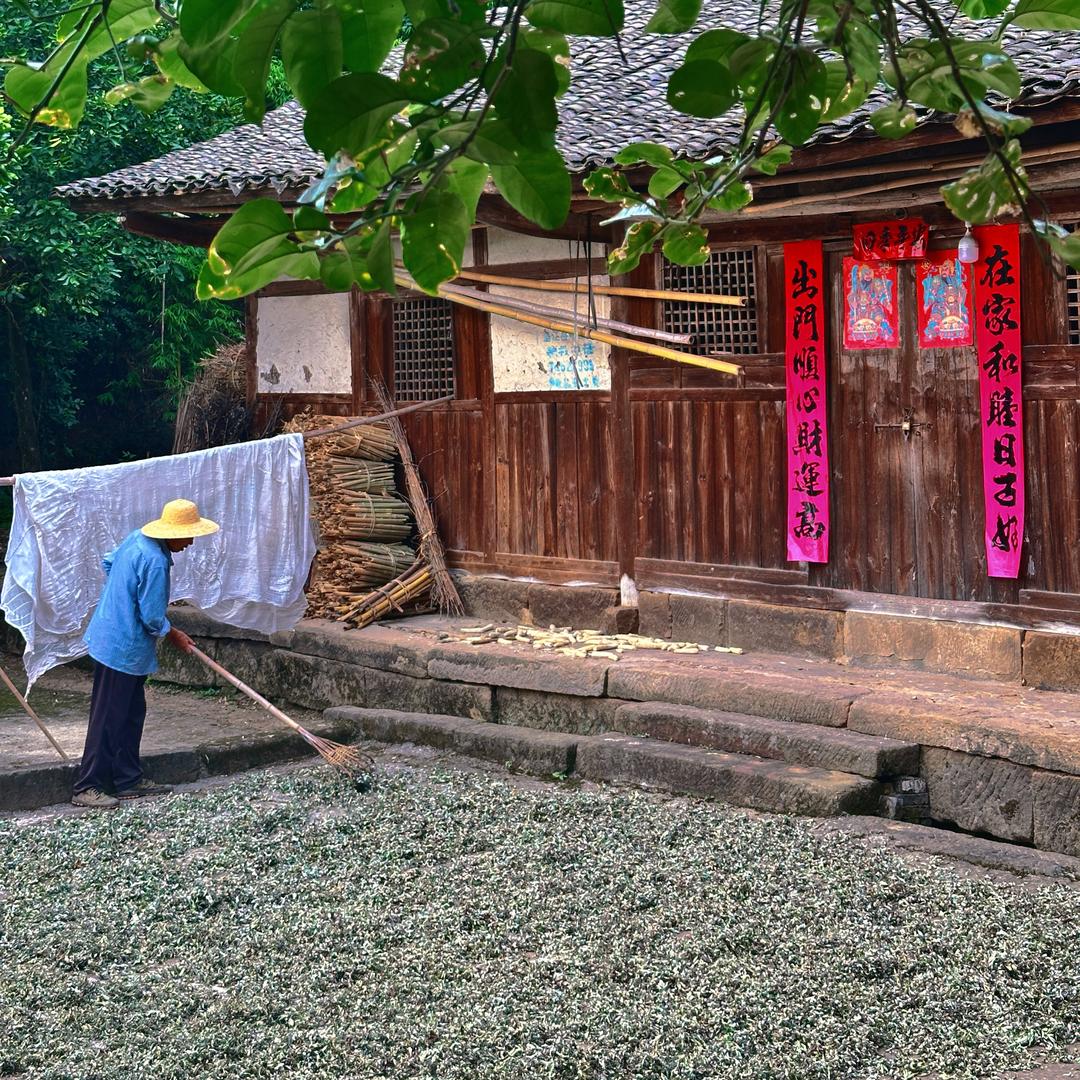 我在村里玩泥巴