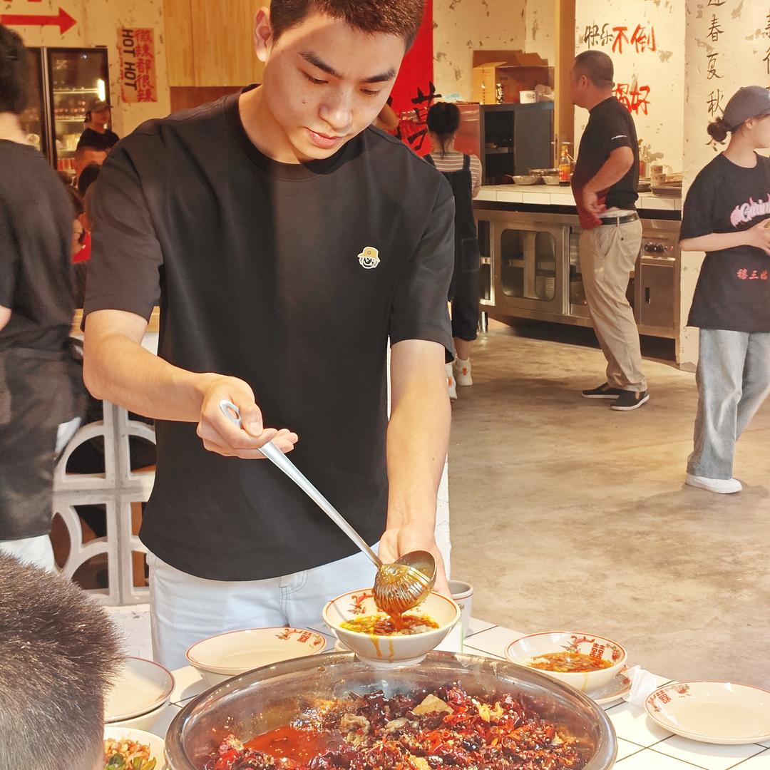 豆仔凉拌鲫鱼+福记脆皮鸡火锅