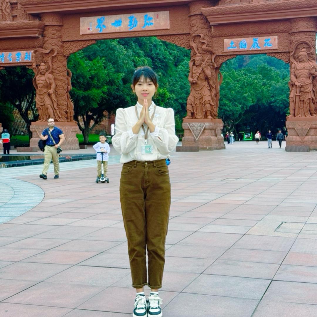 乐山大佛峨眉山导游希希