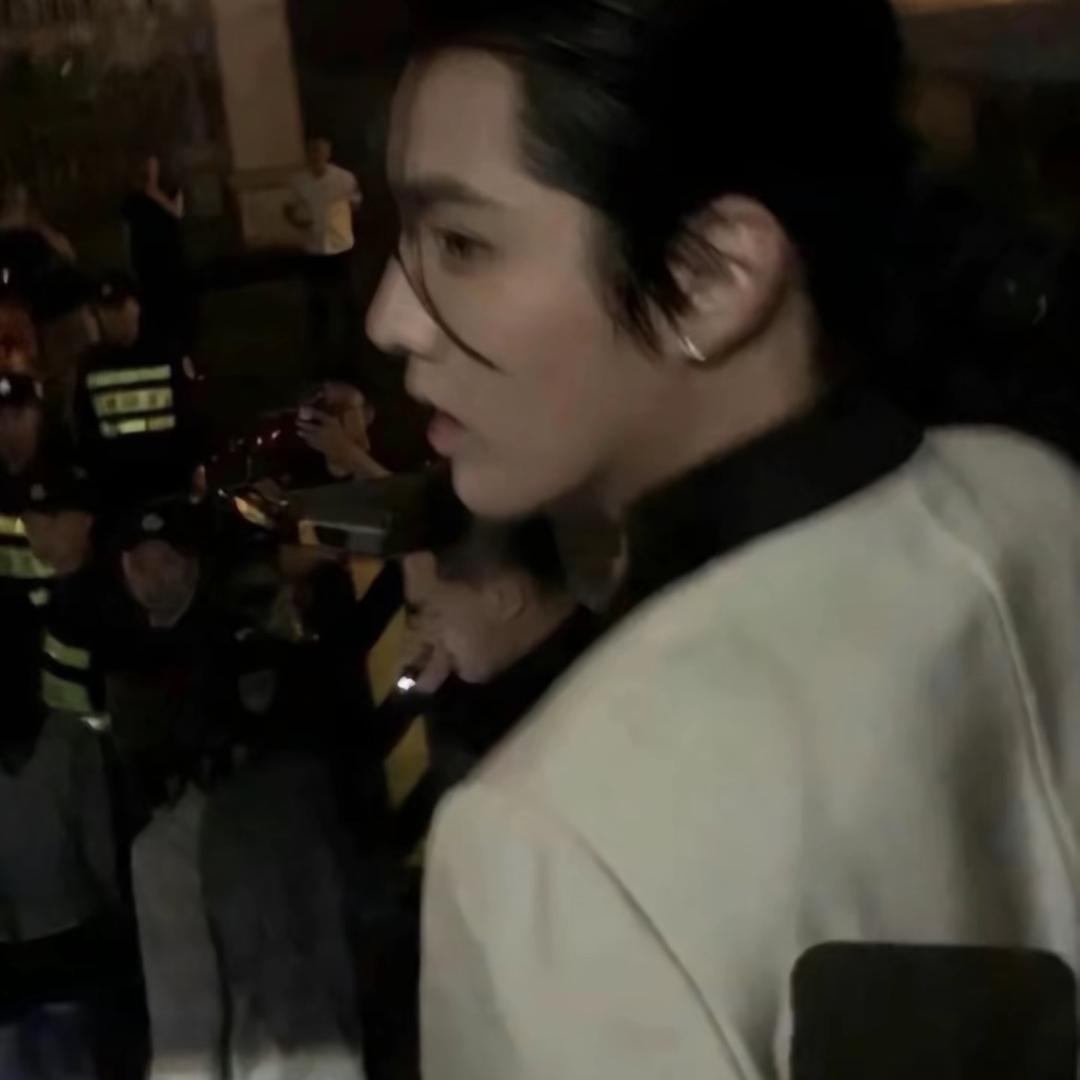 加拿大 AAA 潜逃吴亦凡