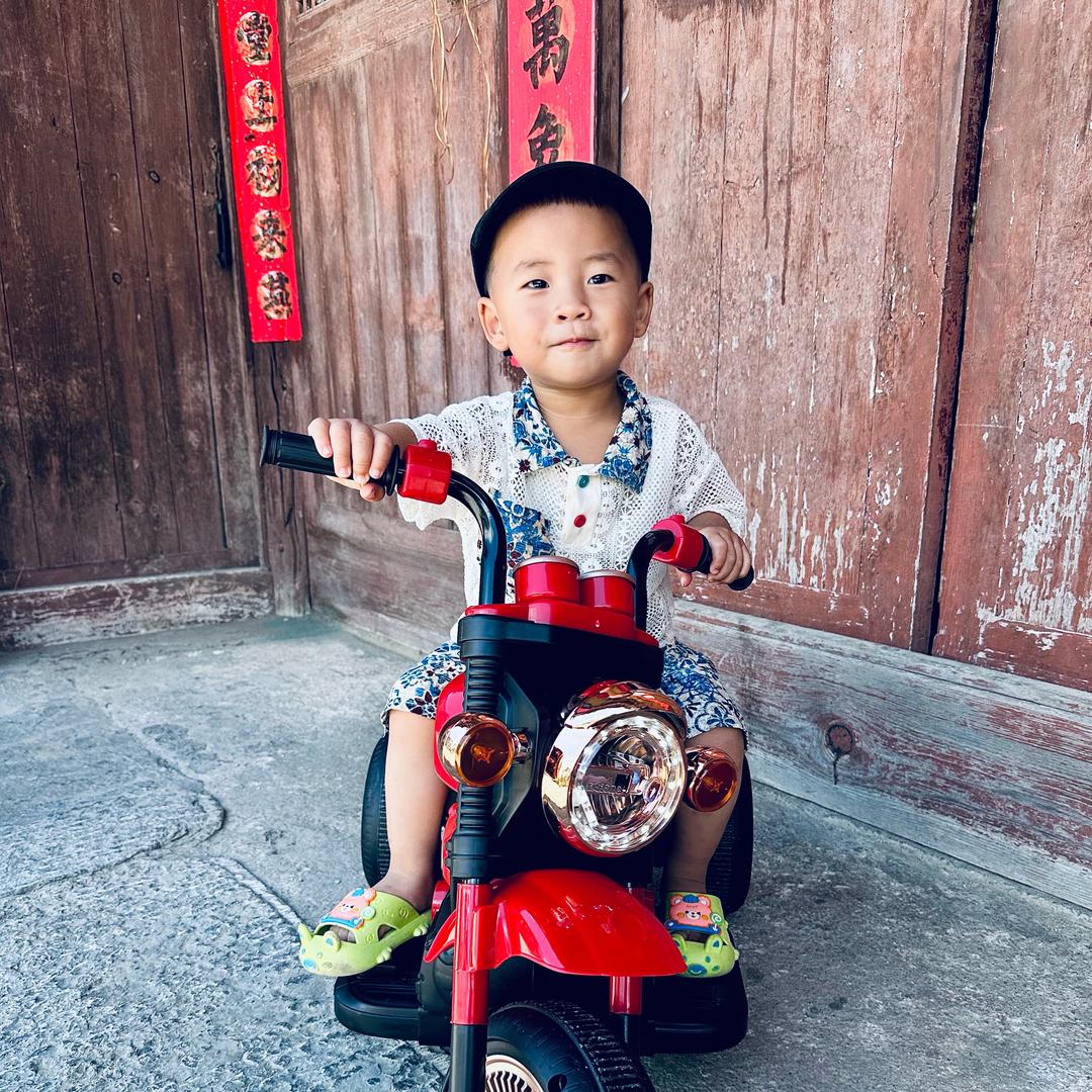 阿卫带可乐宝