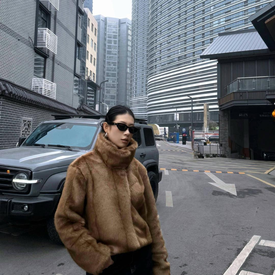 AY 亦懿婚纱主理人 逸逸