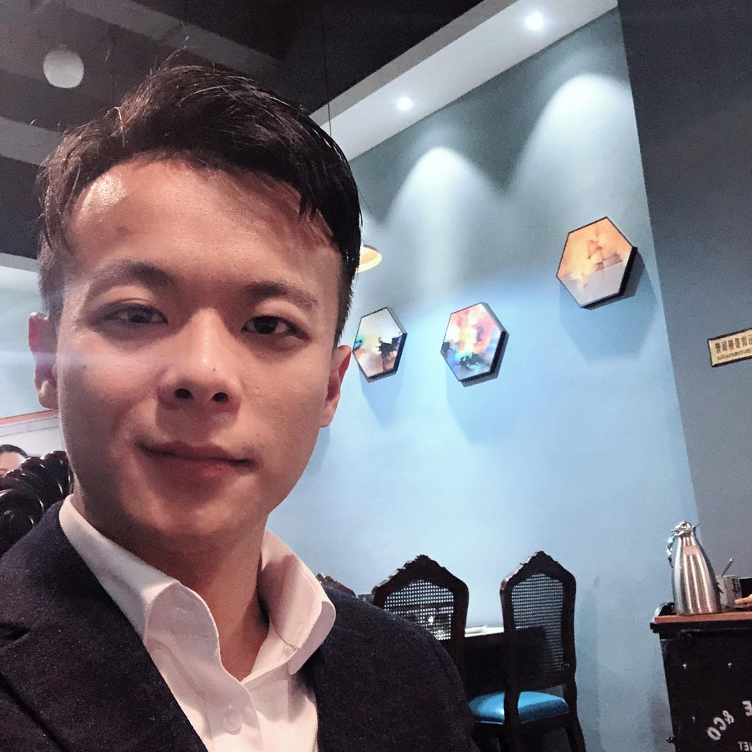 秋明承（雷霆战机）