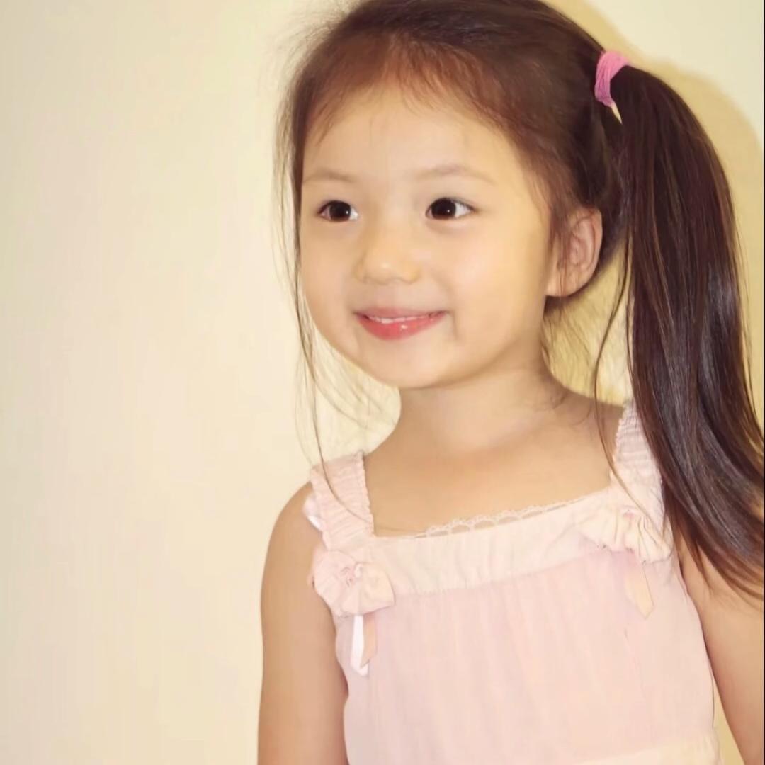 小小美.