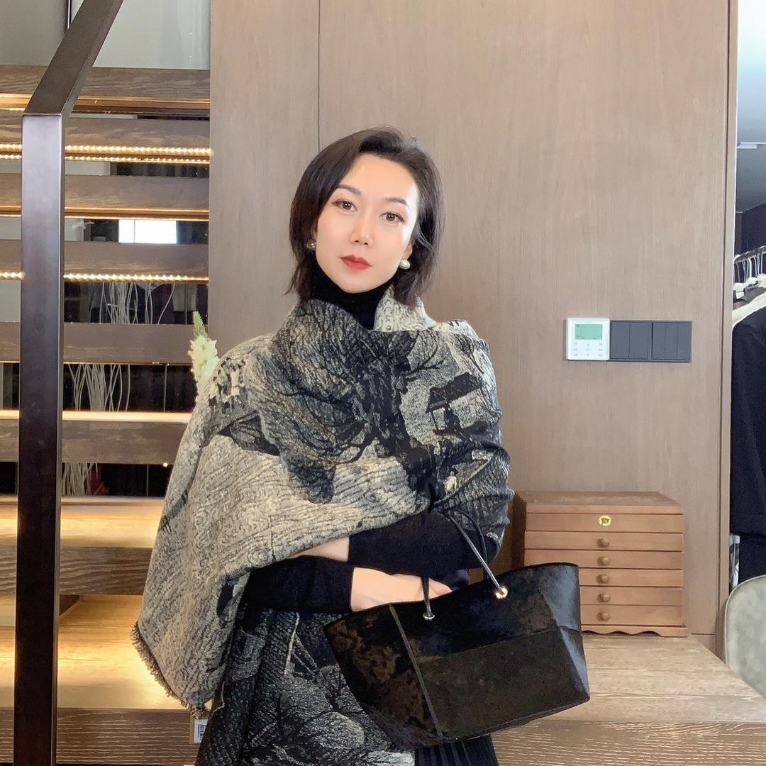 服装人茜茜