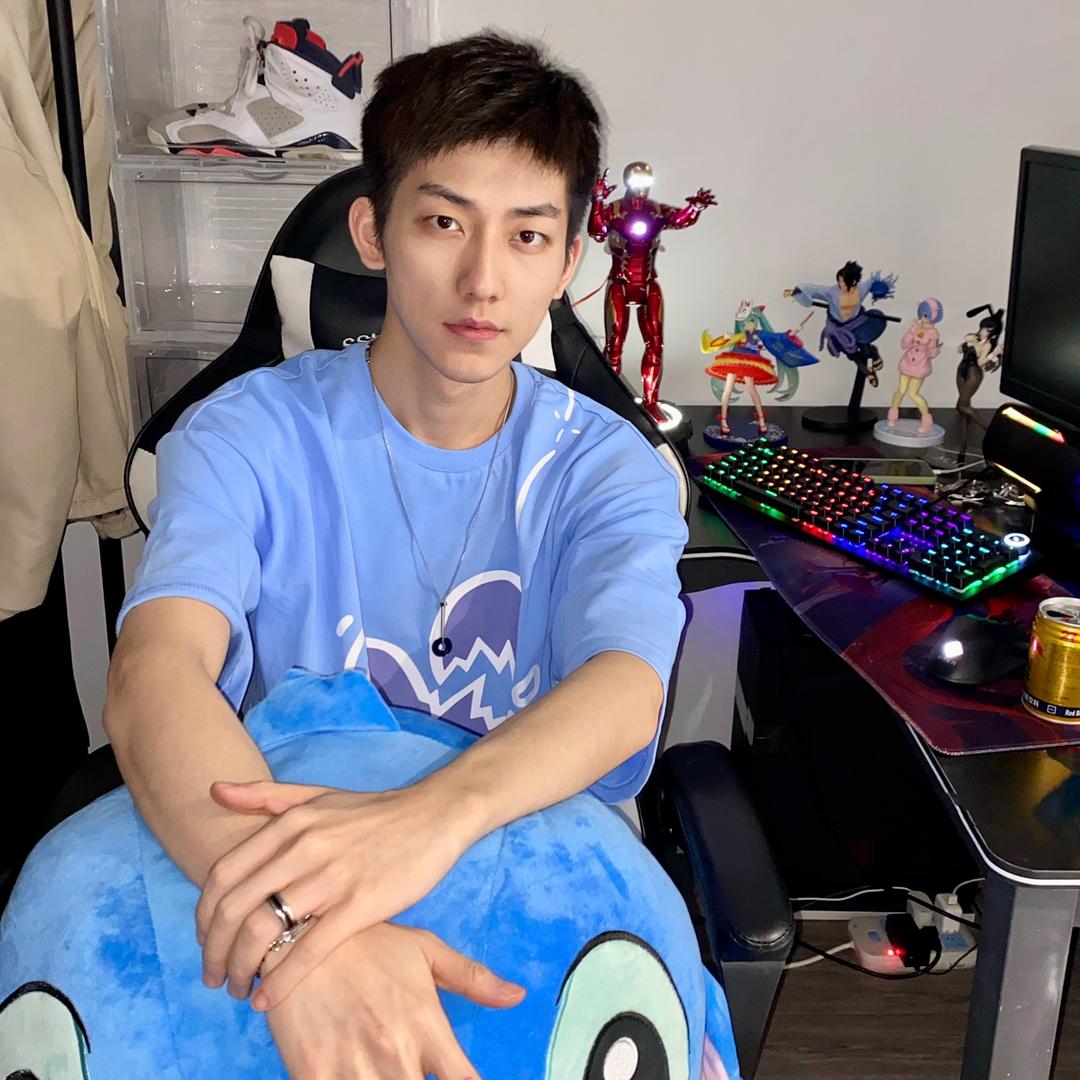 一个不会火的李同学