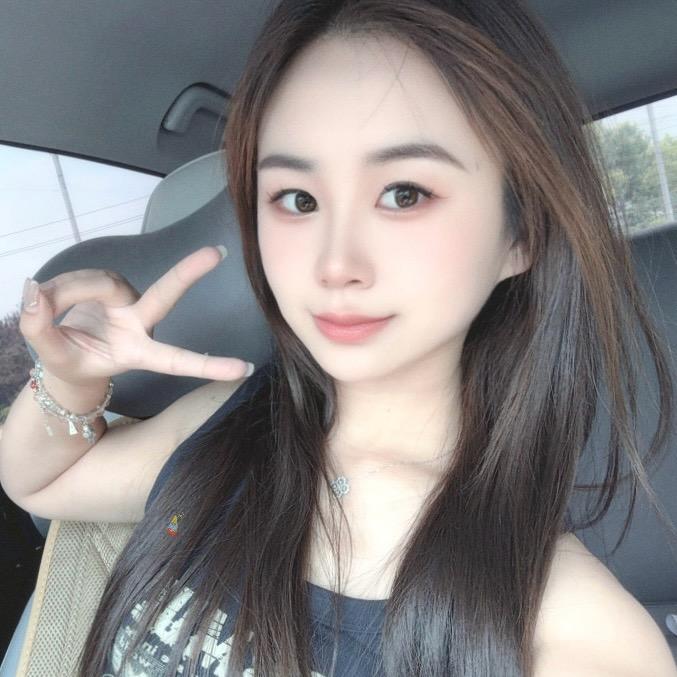 挥着翅膀的女孩👧