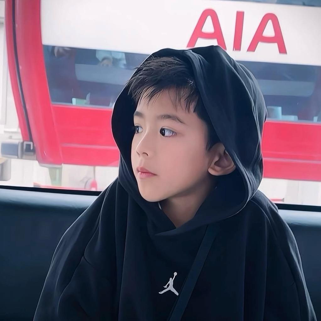 小鹤.