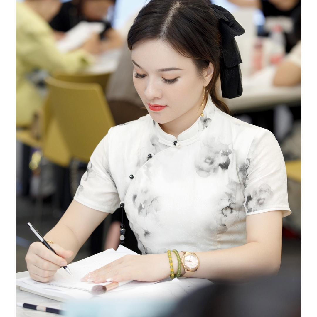 魅宫主美容 晓郑