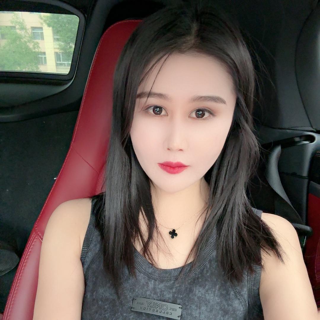 小龙跃金婷