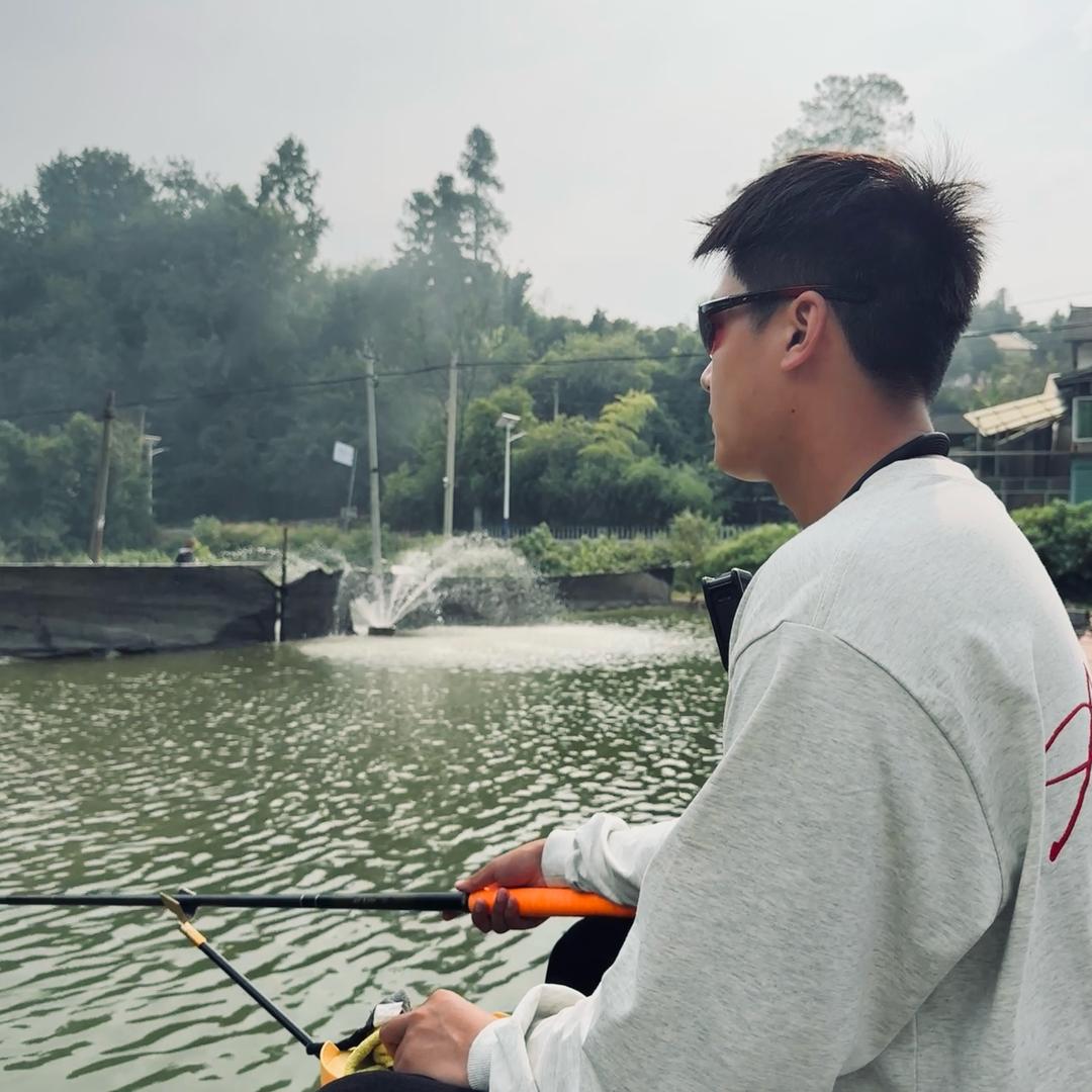 小川钓鱼🎣