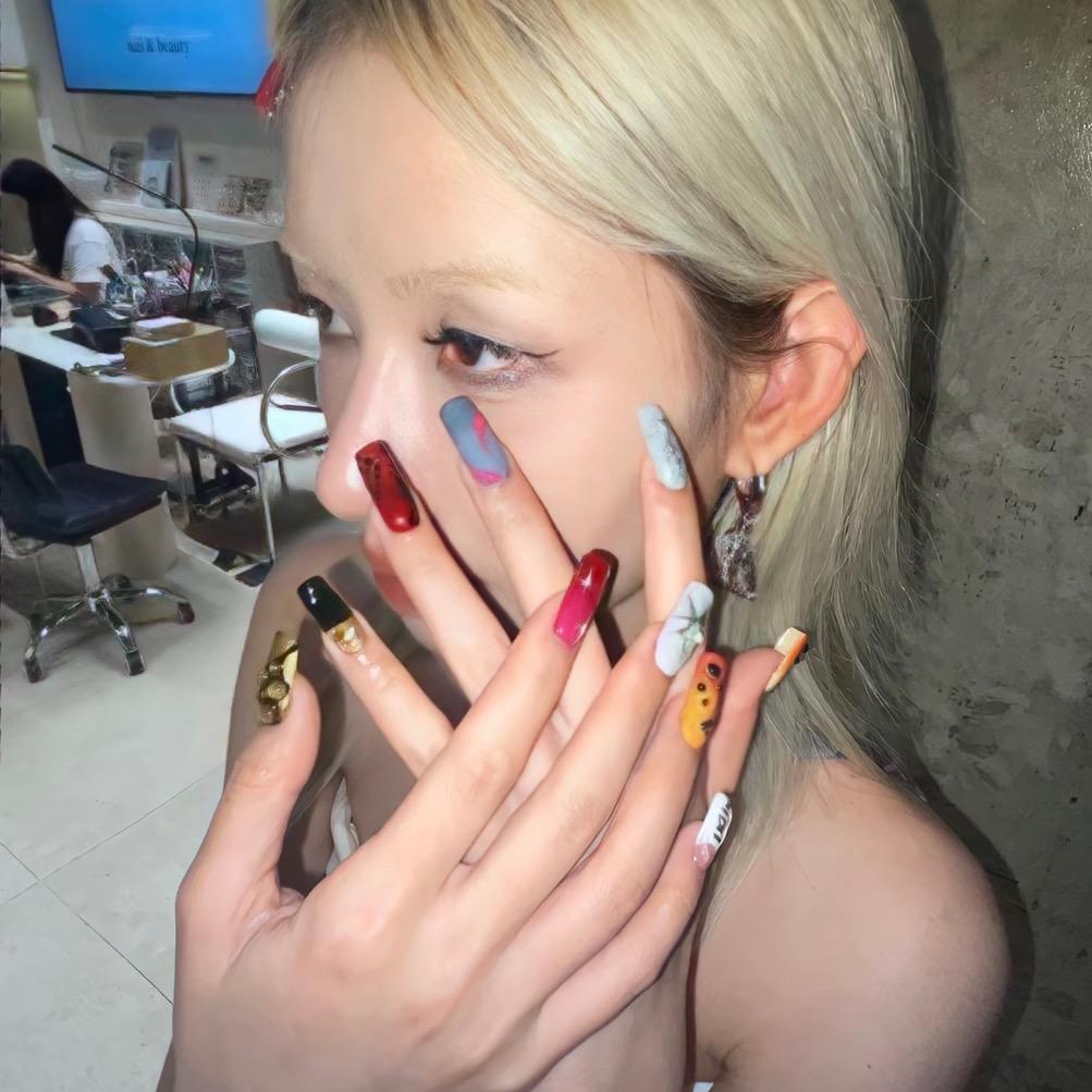 大口吃饭 /•᷅•᷄\੭