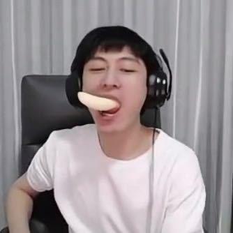 云顶狗子（努力中的黑喂狗）
